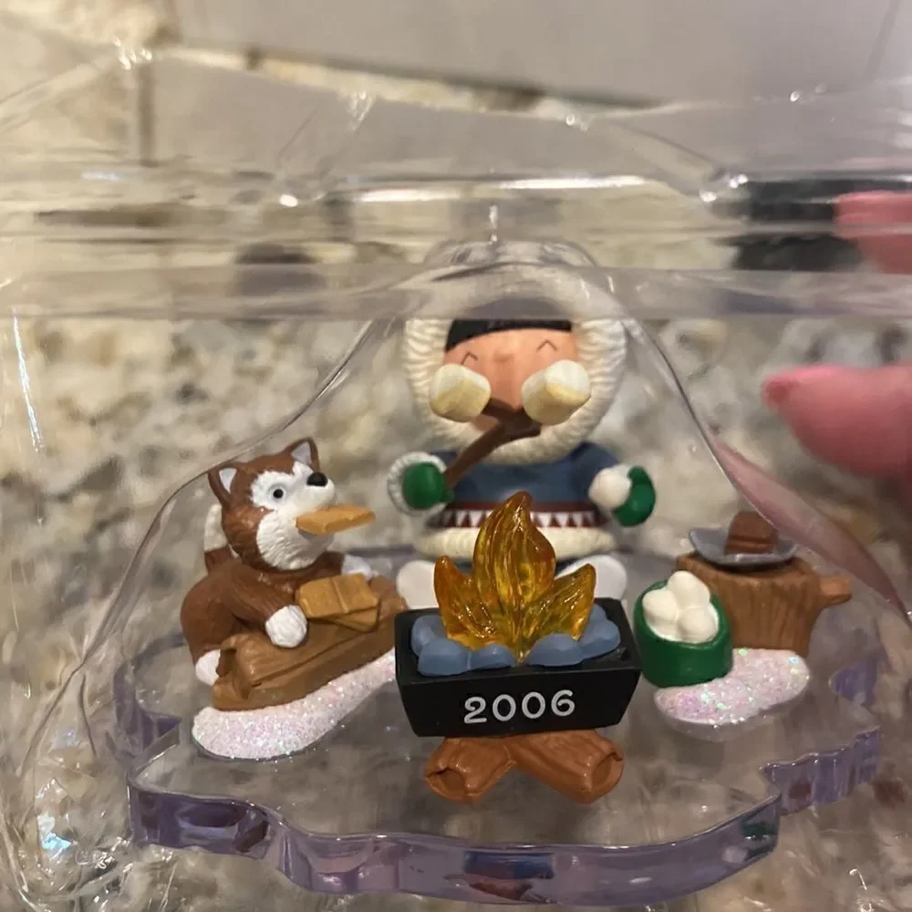 Hallmark Ornament 2006  Frosty Friends 27th in series